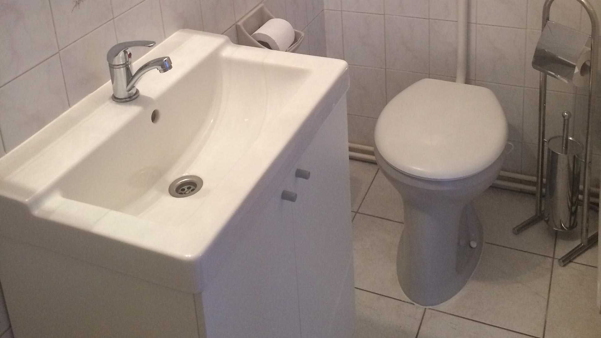 Nagy ház felső szint fürdőszoba 4.